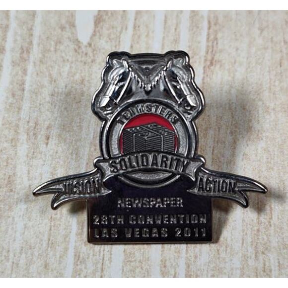 Teamsters Newspaper 23rd Convention Las Vegas Pin 2011 Printer Union - Picture 1 of 3